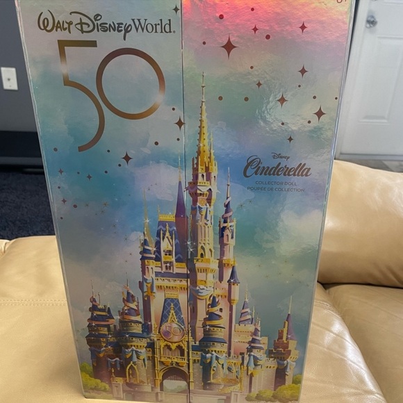 Disney Princess Cinderella Doll with Gold and White Gown. Collectable, retired - Picture 8 of 12